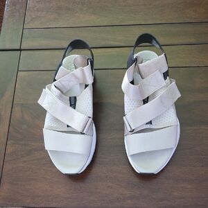 Never Worn Sorel Kinetic Impact Strap Sandals size 11